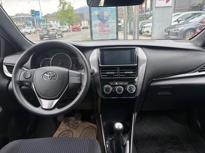 Toyota YARIS 1.5 SPORT GLE MT 2023 - Imagen 6 de 10