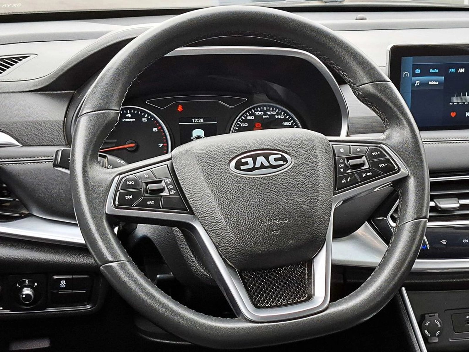 JAC JS8 1.5 LUXURY MT 2023 - Imagen 13 de 18