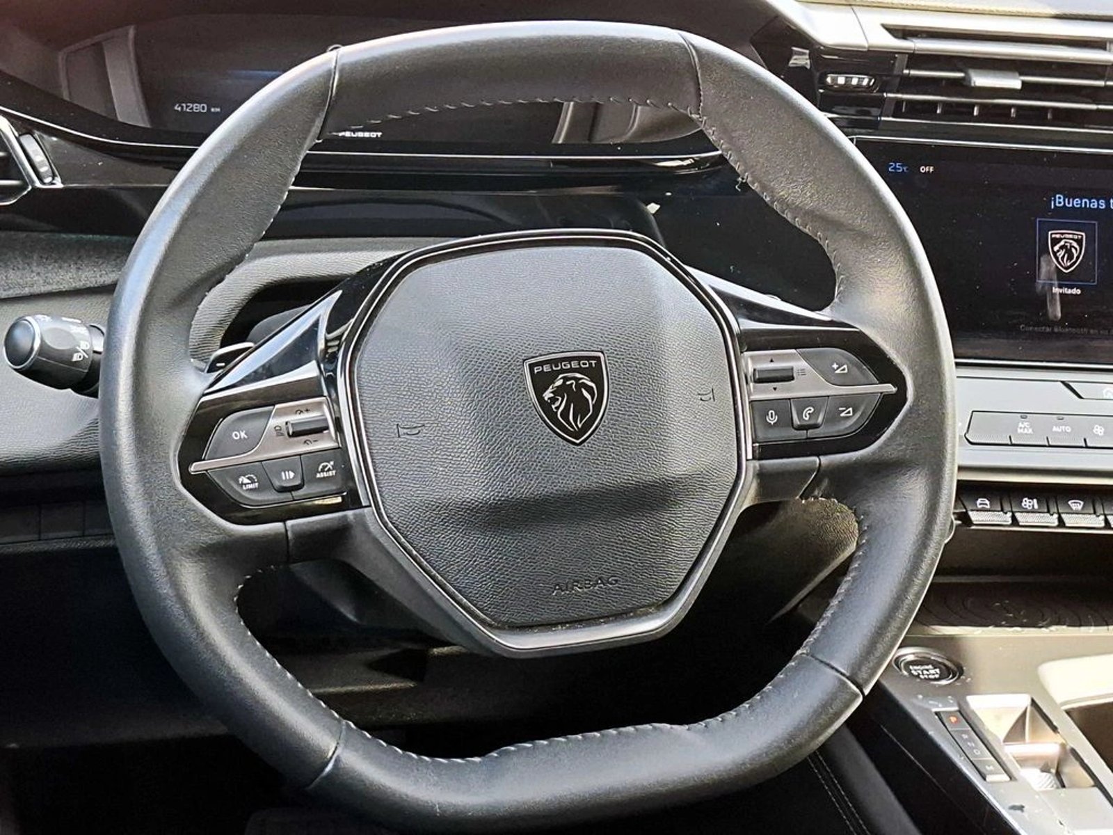 Peugeot 308 1.5 ALLURE PACK BLUEHDI 130 AT 2023 - Imagen 12 de 17