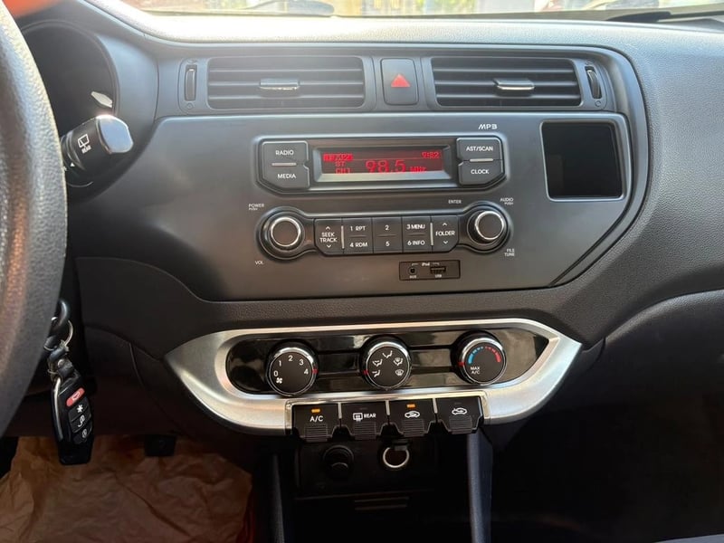 Kia RIO 5 1.4 EX 2014 - Imagen 8 de 11