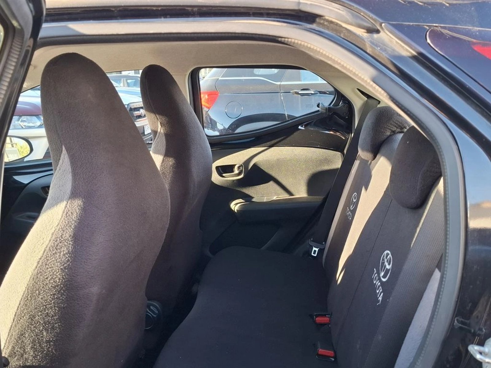 Toyota AYGO GLX 1.0 2019 - Imagen 16 de 17