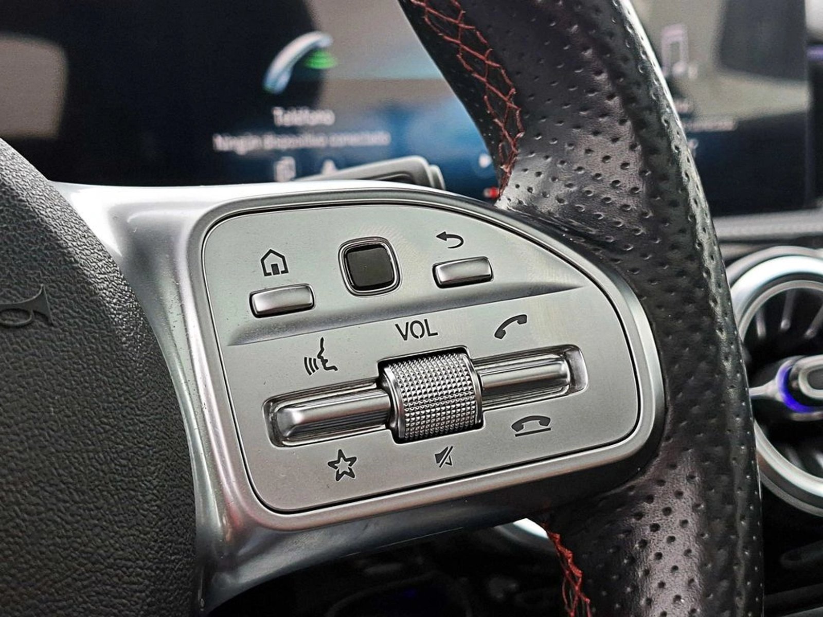 Mercedes-Benz A 250 2.0 AMG LINE 4X2 HB AT 5P 2023 - Imagen 16 de 18
