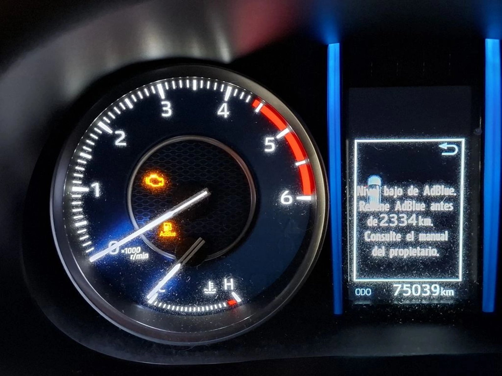 TOYOTA FORTUNER 2.8 SR5 TDI MT 4X4 DIESEL 2024 - Imagen 17 de 20