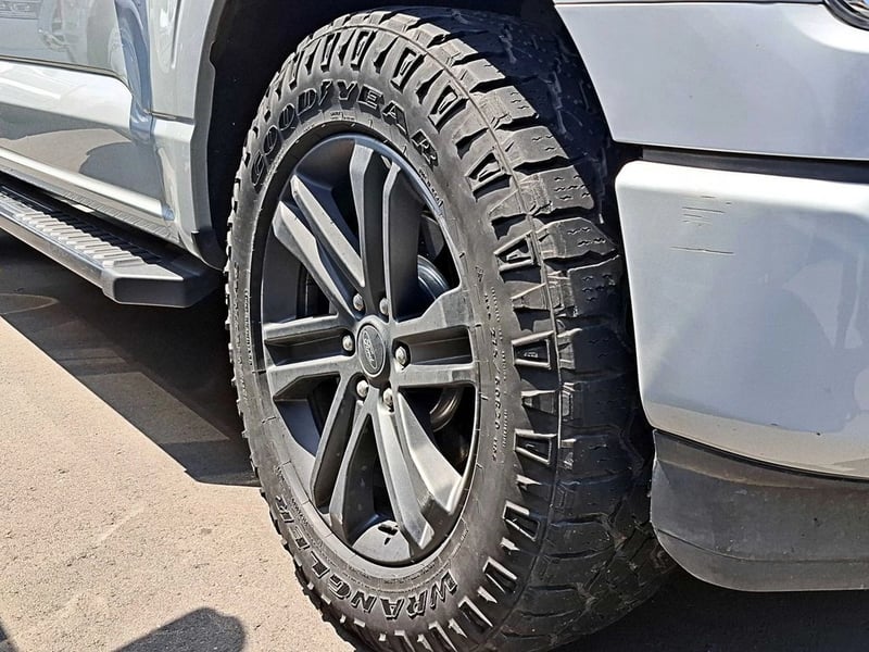 Ford F-150 5.0 LARIAT SPORT 4X4 AT 4P 2024 - Imagen 4 de 14