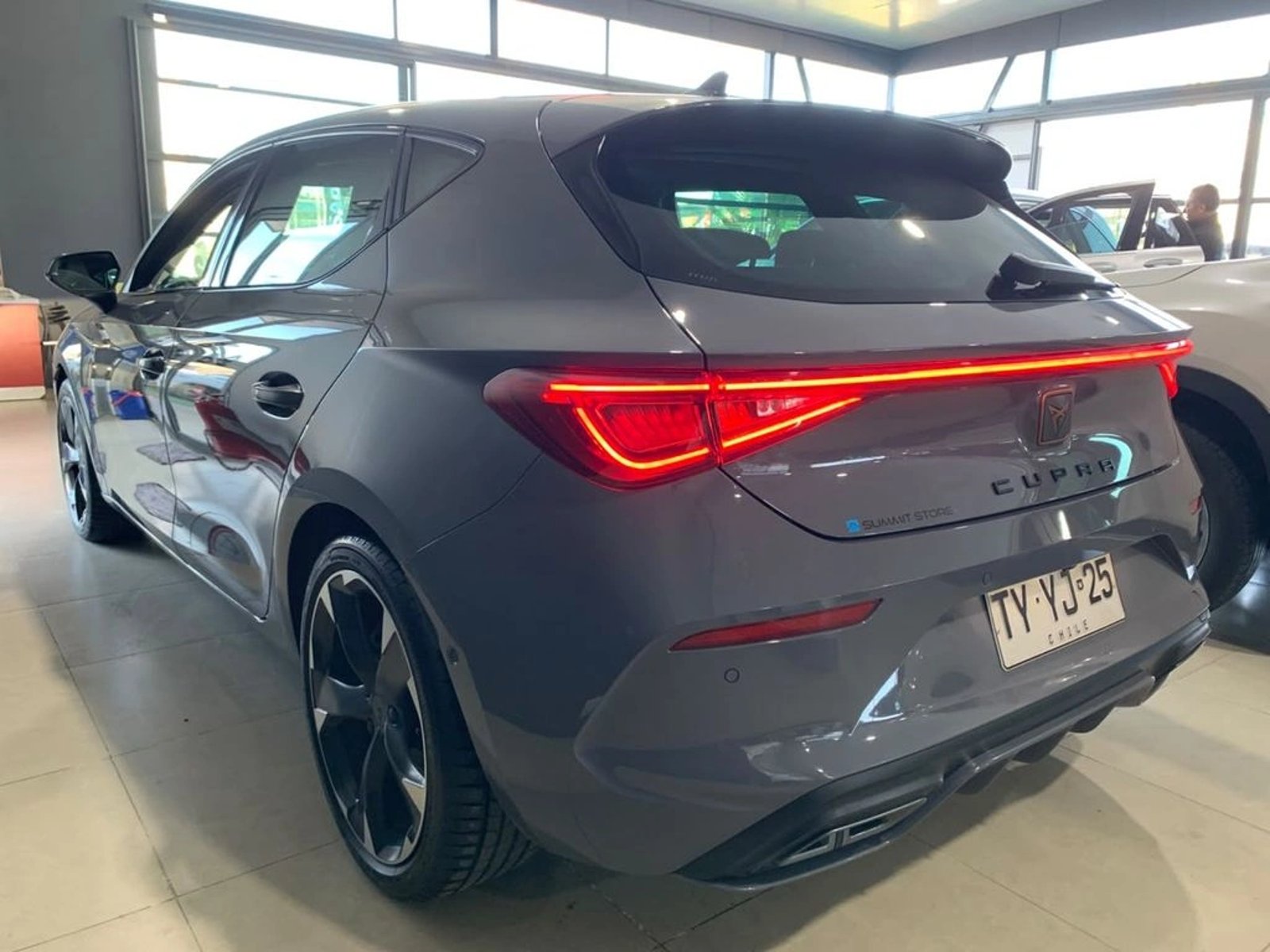 Cupra LEÓN 1.4 TSI AT 2025 - Foto 5 de 11