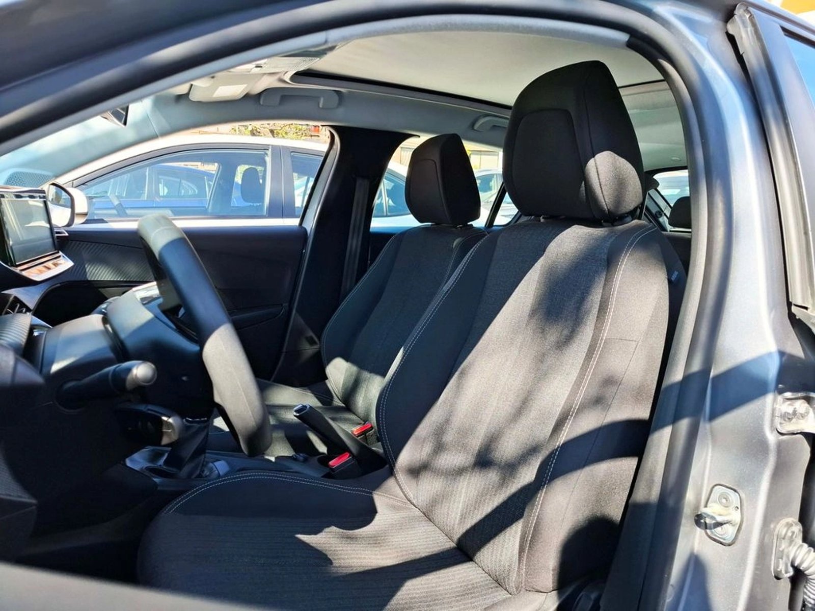 Peugeot 208 1.2 PURETECH STYLE MT 2023 - Imagen 15 de 20
