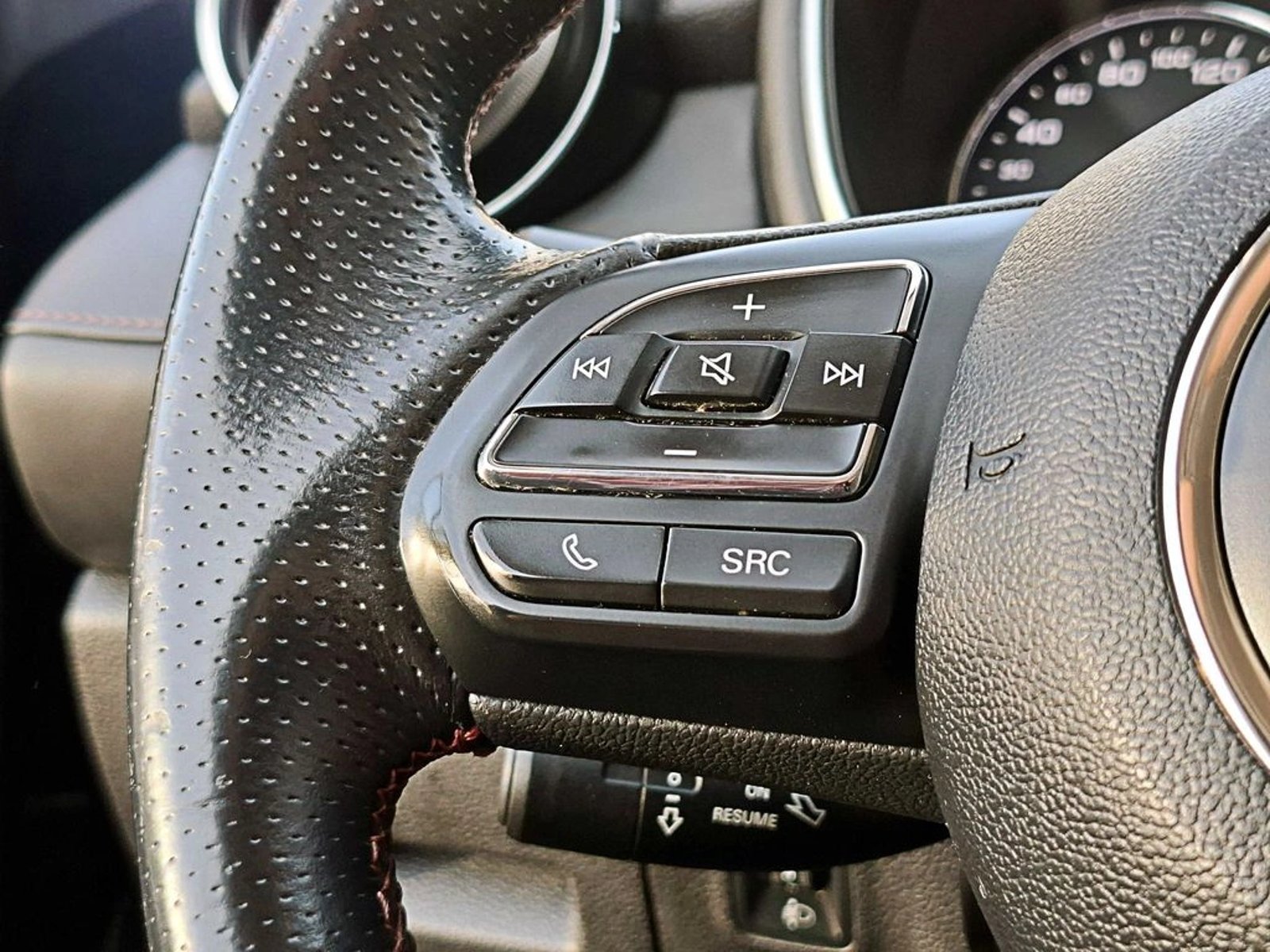 MG HS 1.5 DLX MT 2023 - Imagen 13 de 17