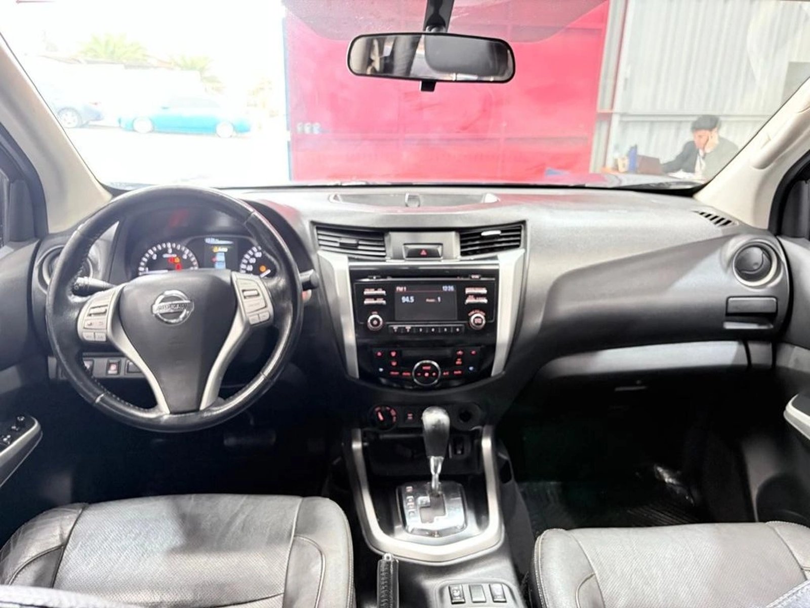 NISSAN NP300 2.3 XGEAR DIESEL 4WD DOB.CAB. AT 4P 2019 - Imagen 9 de 14