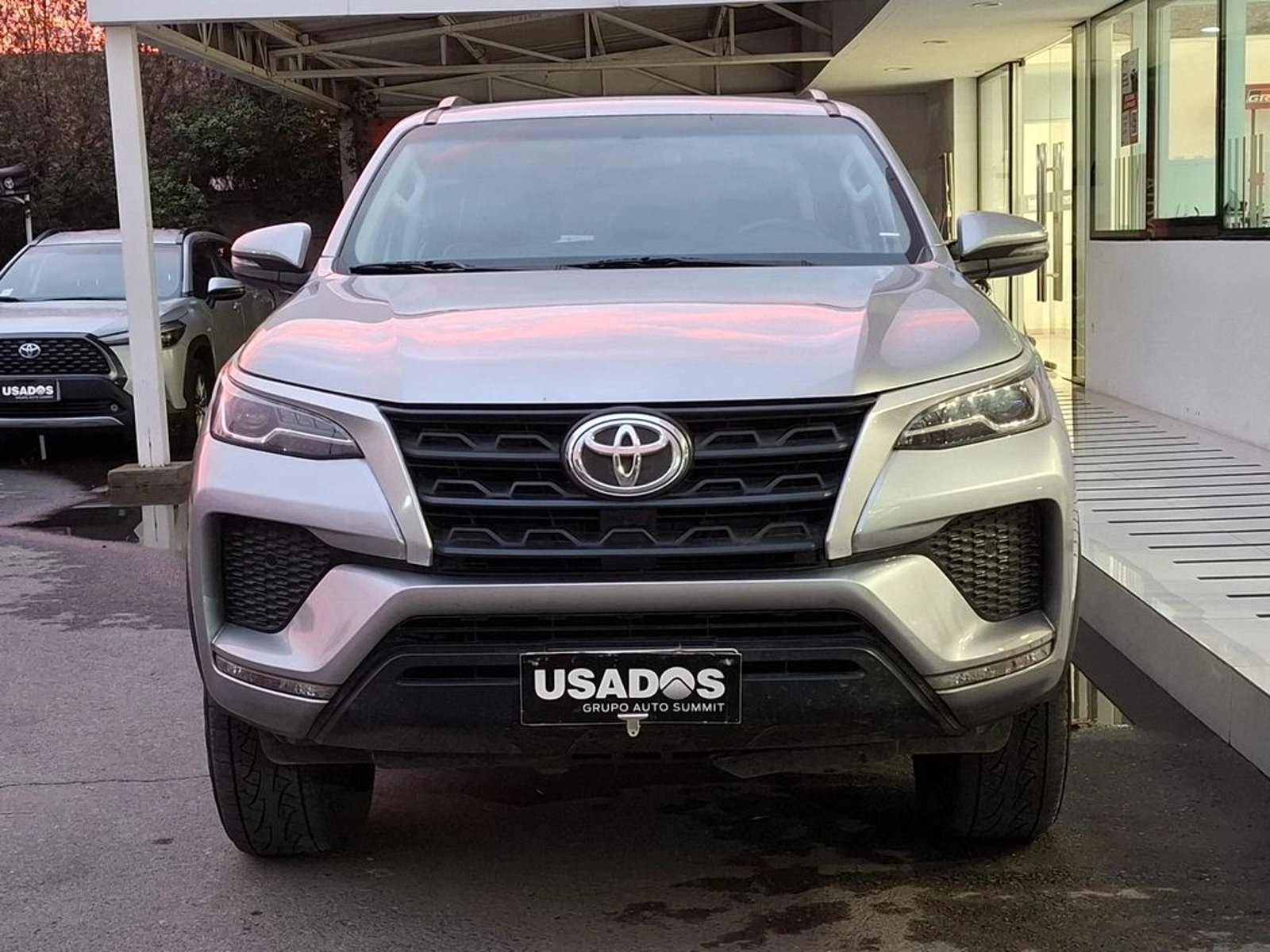 Toyota FORTUNER 2.8 SR5 TDI MT 4X4 DIESEL 2024 - Foto 3 de 20