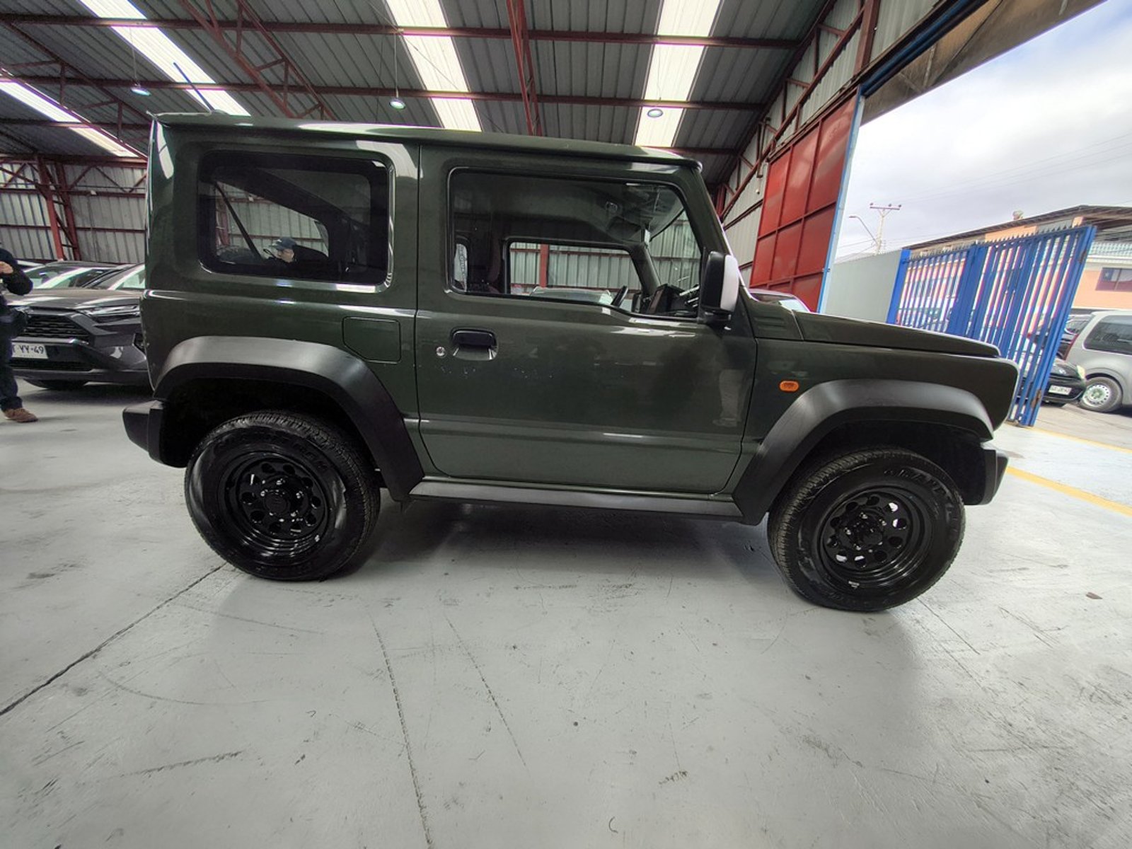 Suzuki JIMNY GL 1.5 2023 - Foto 4 de 18