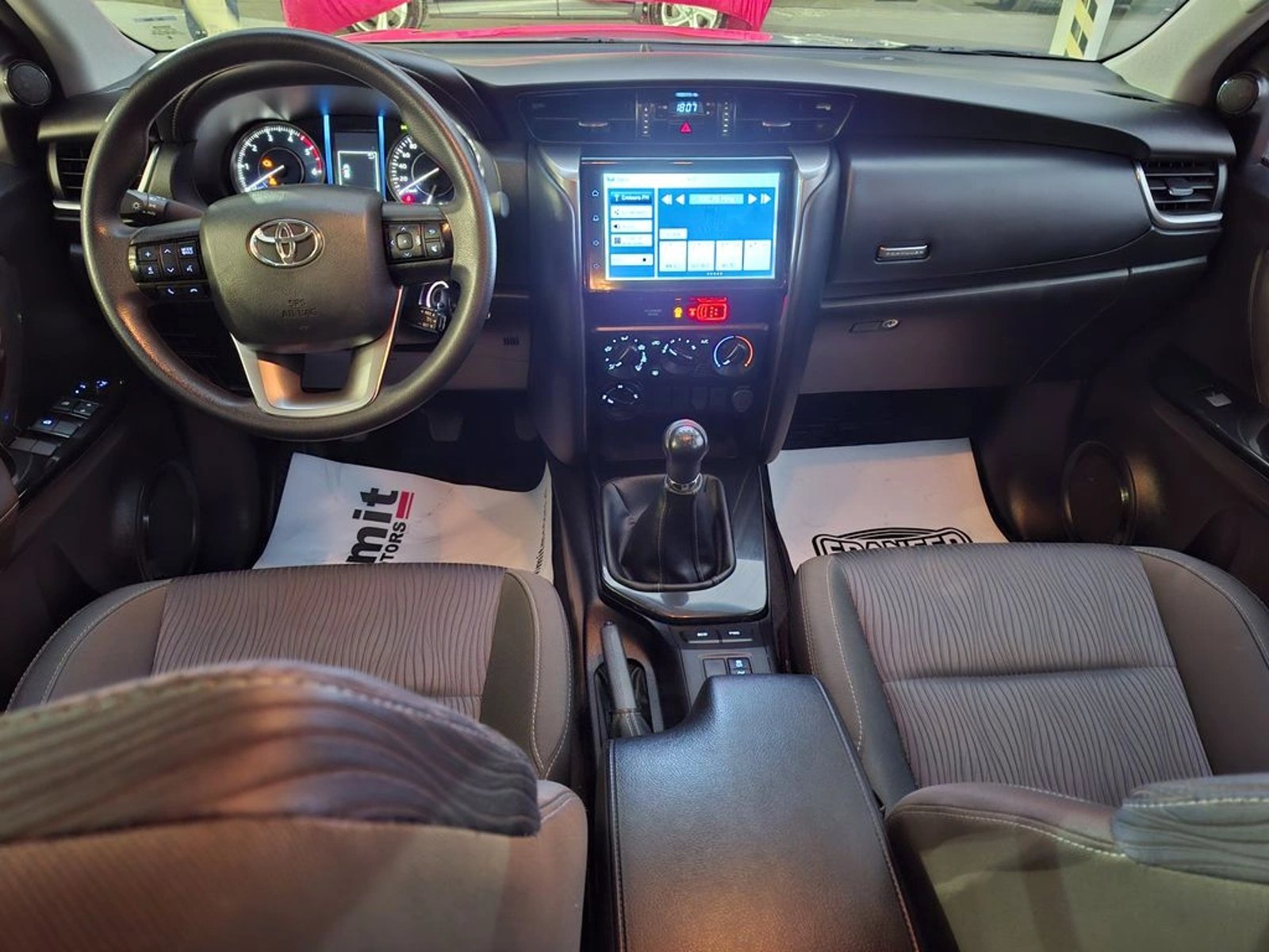 TOYOTA FORTUNER 2.8 SR5 TDI MT 4X4 DIESEL 2024 - Imagen 13 de 20