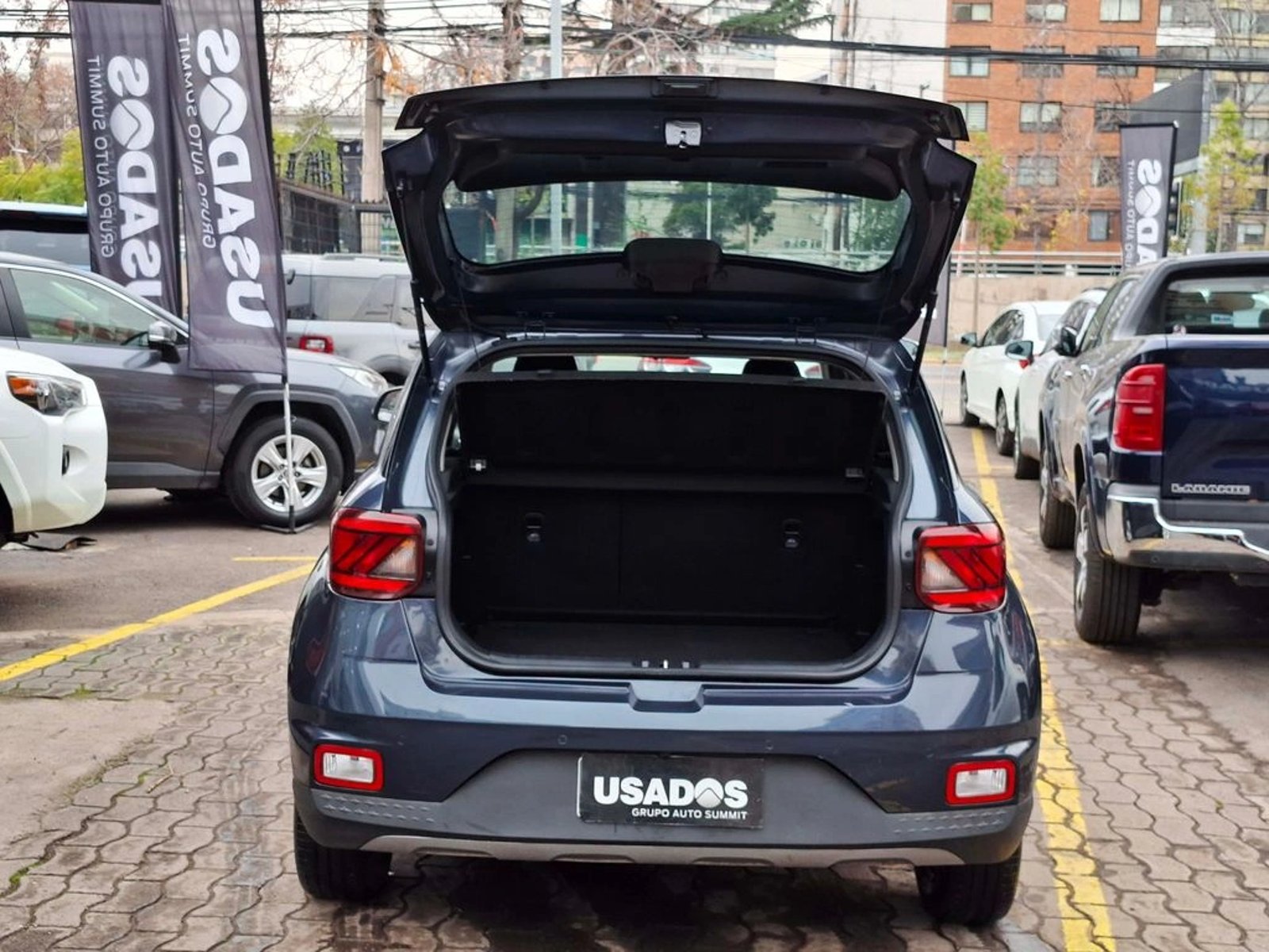 Hyundai VENUE 1.6 QX PREMIUM MT 2021 - Imagen 8 de 20