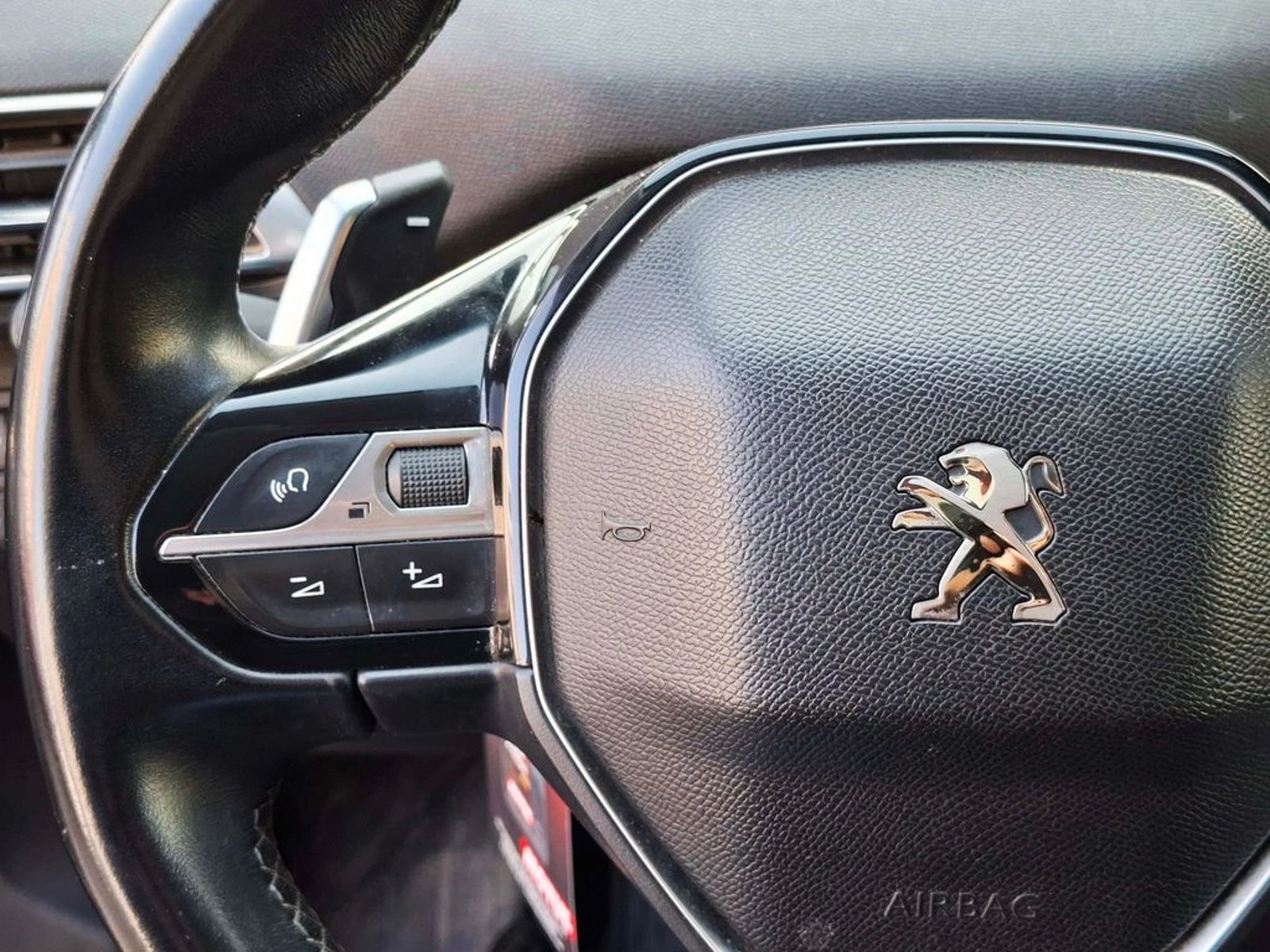 Peugeot 3008 1.5 ALLURE AT DIESEL 2019 - Imagen 15 de 20