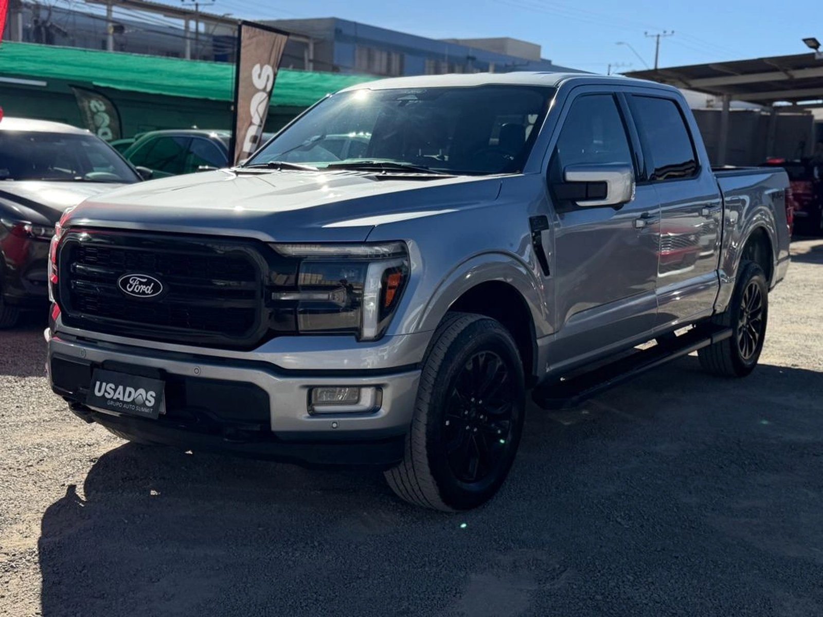 Ford F-150 5.0 LARIAT BLACK CC 4X4 DOB. CAB. AT 4P 2025 - Foto 2 de 20