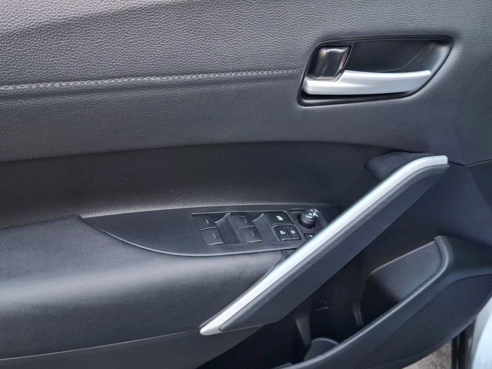 Toyota COROLLA CROSS HYBRID 1.5 MT 2023 - Imagen 11 de 20