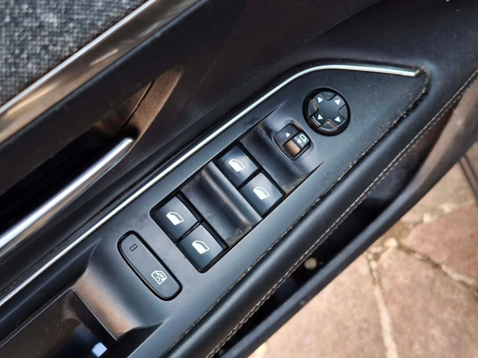 Peugeot 3008 1.5 ALLURE AT DIESEL 2019 - Imagen 10 de 20