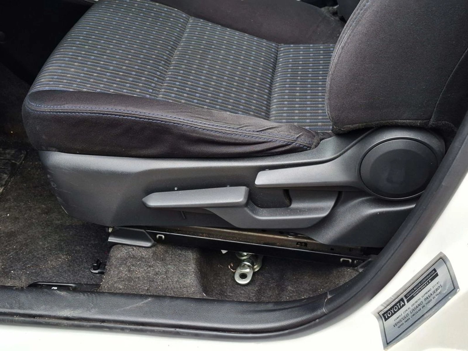 Toyota YARIS SEDAN 1.5 2022 - Imagen 14 de 20