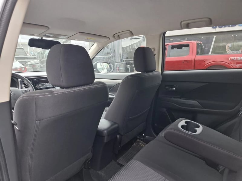 Mitsubishi OUTLANDER 2.0 GLS MT 2019 - Imagen 10 de 16