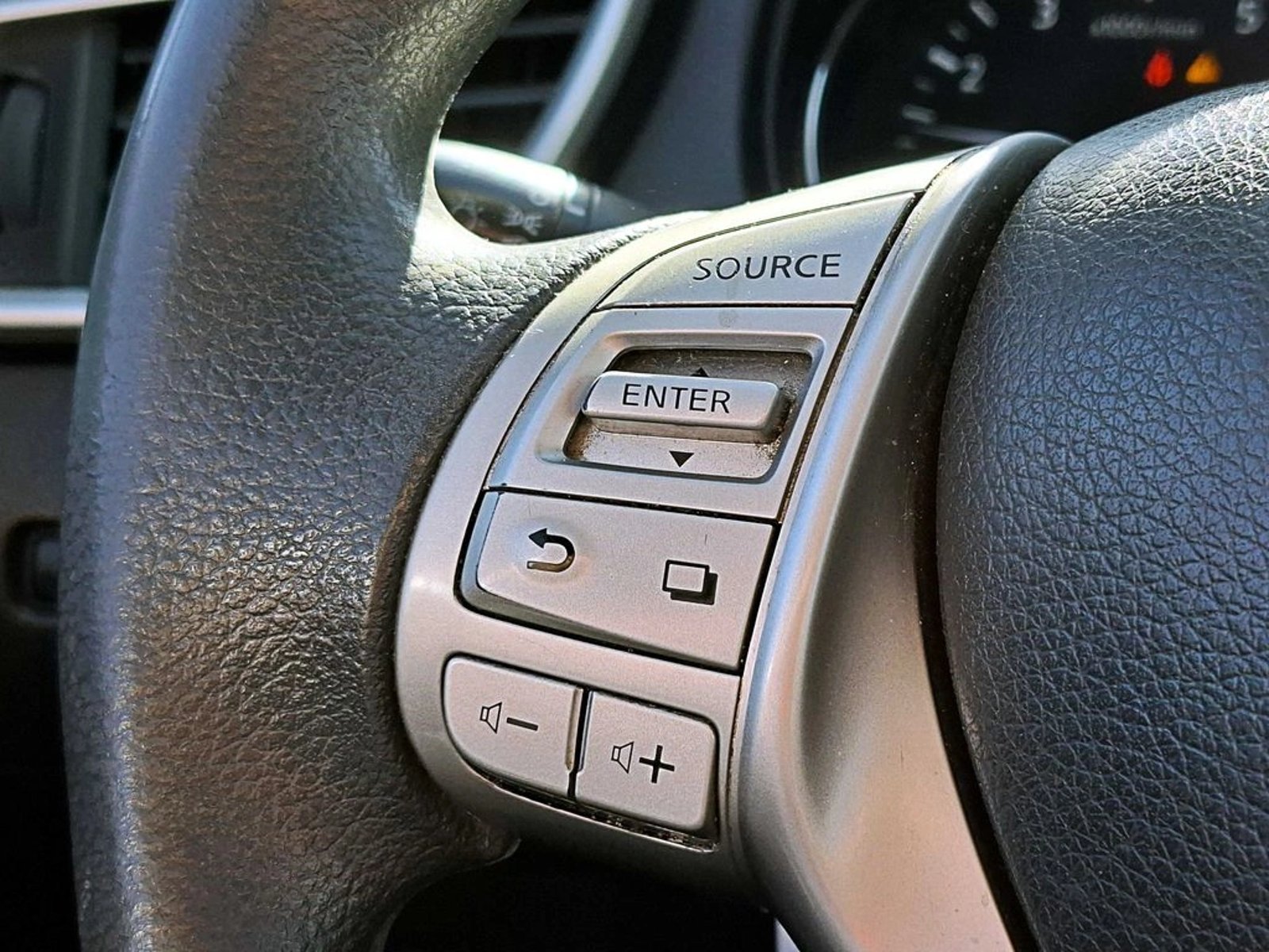 Nissan X-TRAIL 2.5 SENSE 4X2 CVT AT 5P 2016 - Imagen 12 de 16