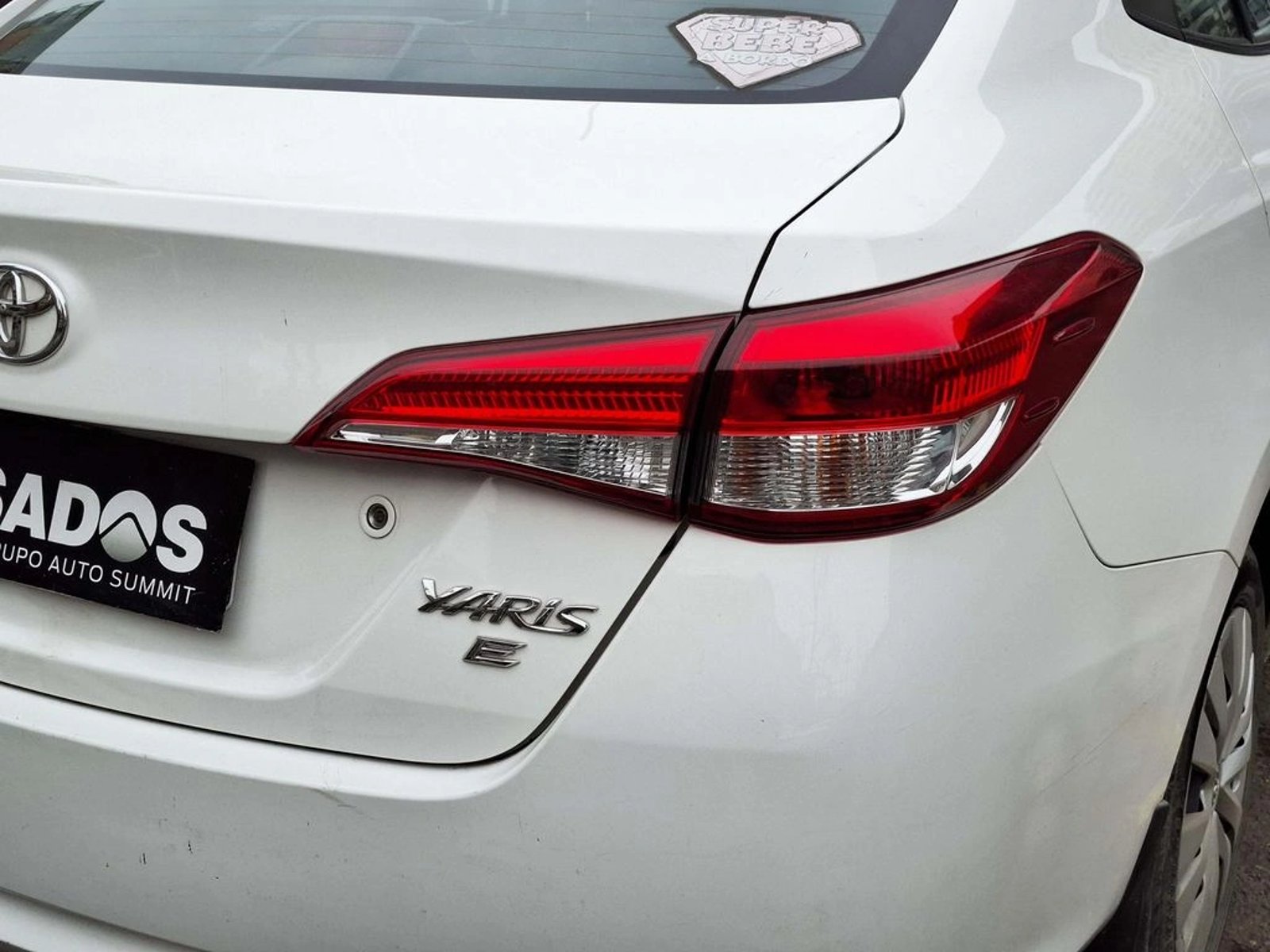Toyota YARIS SEDAN 1.5 2022 - Imagen 8 de 20