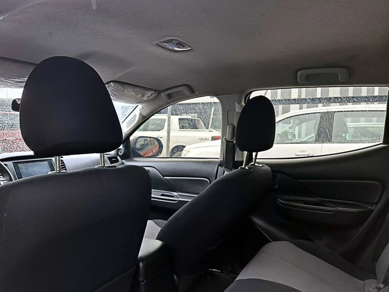 Mitsubishi L200 2.4 TD WORK CR WF MT 4X2 DIESEL 2022 - Imagen 14 de 14