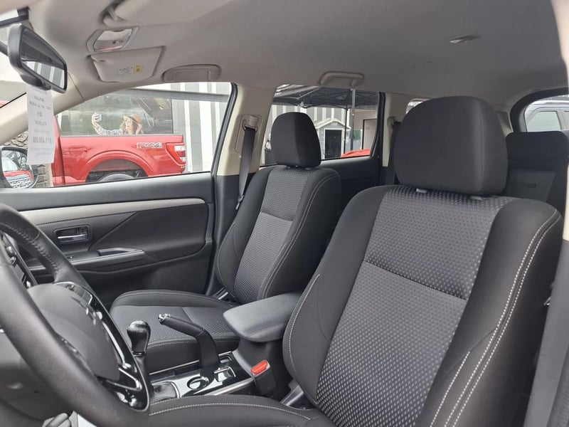 Mitsubishi OUTLANDER 2.0 GLS MT 2019 - Imagen 9 de 16