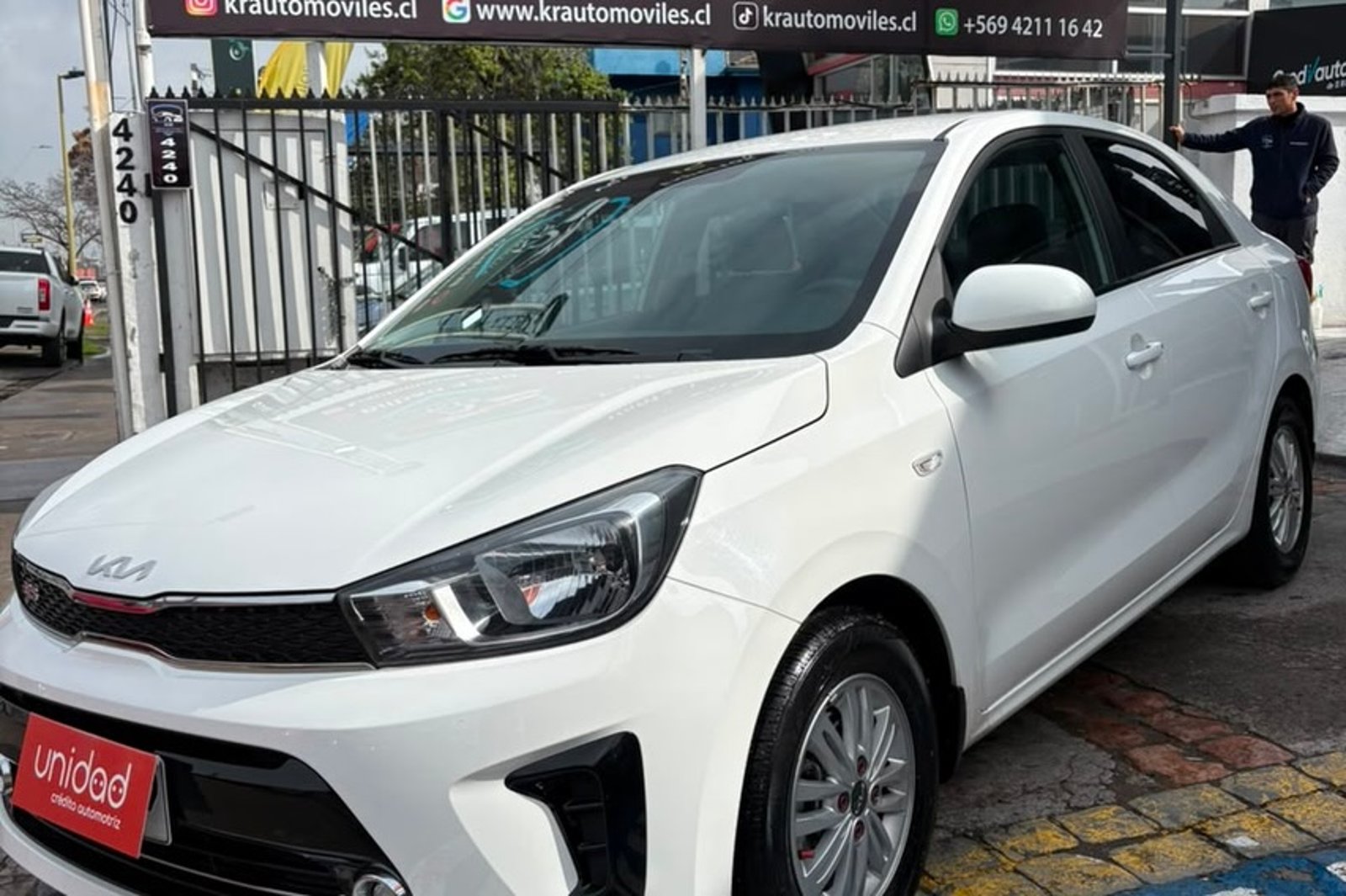 Kia SOLUTO 2023 - Imagen 3 de 11