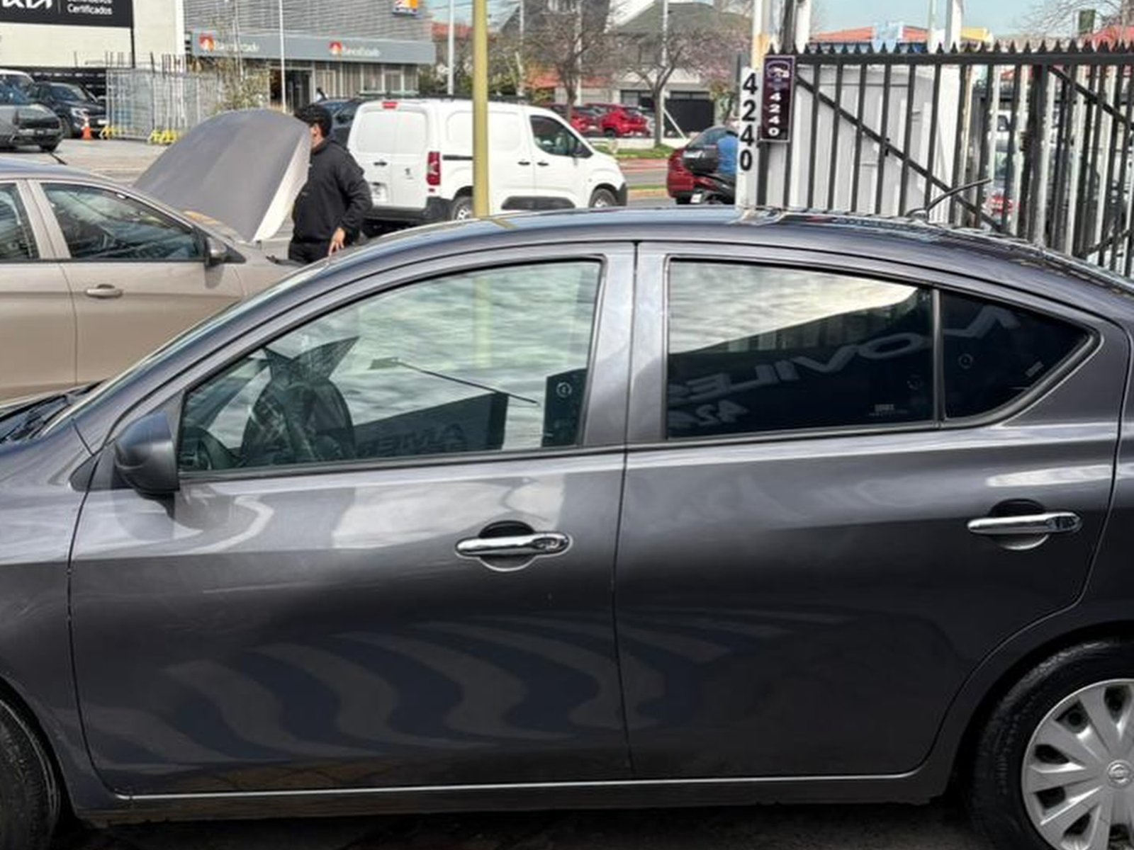Nissan VERSA 2022 - Foto 4 de 10
