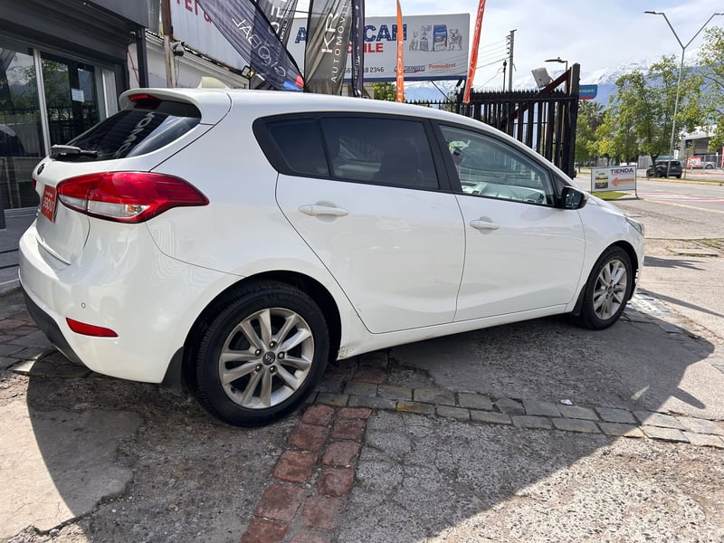 Kia CERATO 2019 - Imagen 5 de 8