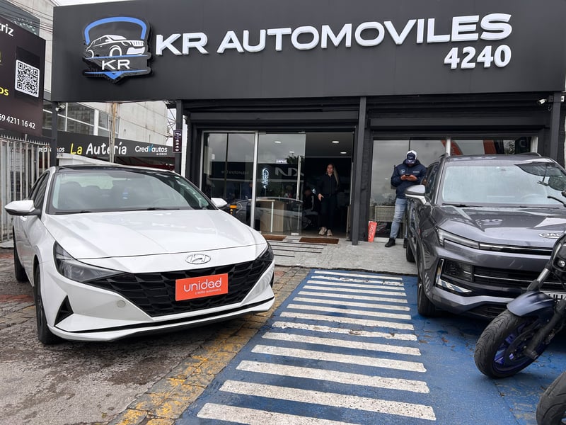 Hyundai ELANTRA 2022 - Imagen 4 de 10