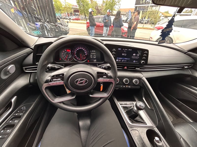 Hyundai ELANTRA 2022 - Imagen 8 de 10