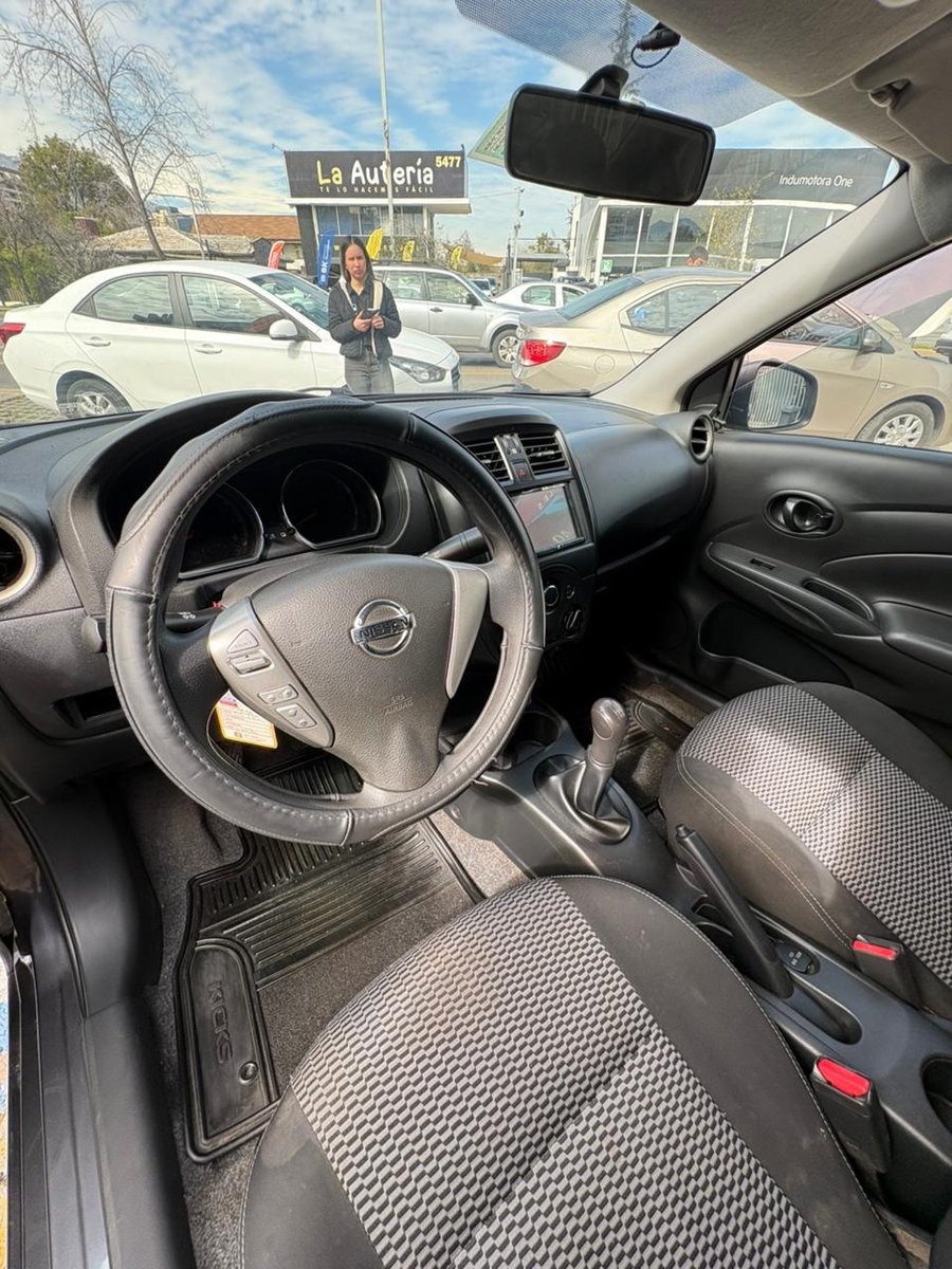 Nissan VERSA 2022 - Imagen 6 de 10