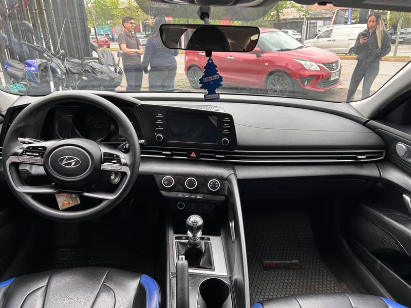 Hyundai ELANTRA 2022 - Imagen 7 de 10