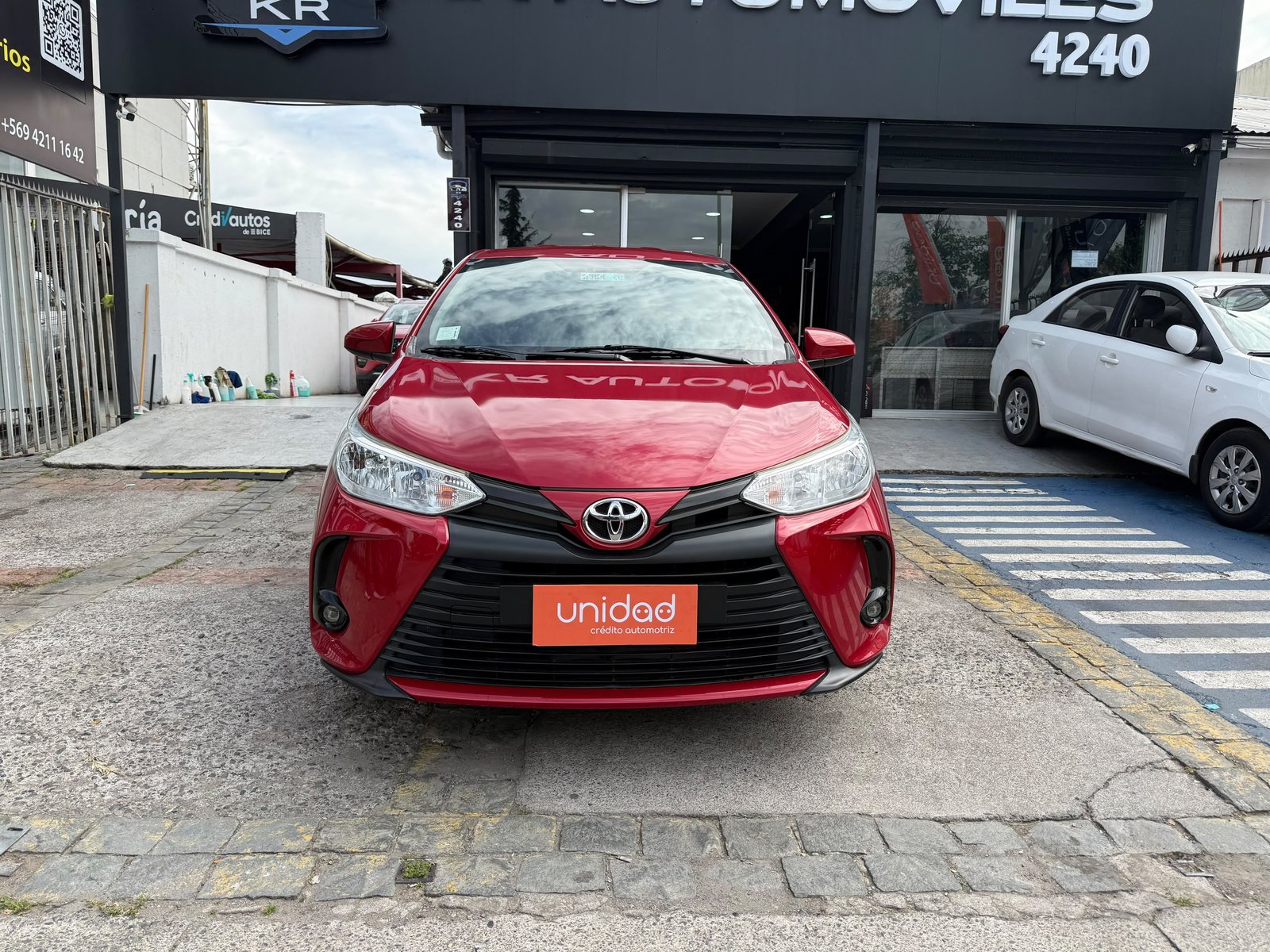 Toyota YARIS 2021 - Foto 2 de 10