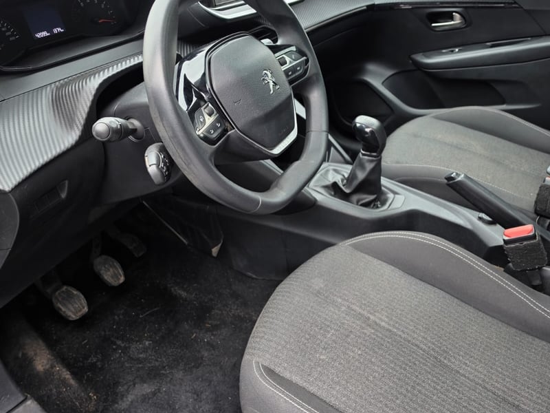 Peugeot 208 2023 - Imagen 8 de 11