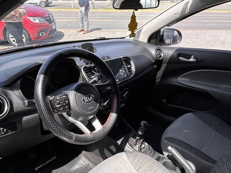 Kia SOLUTO 2021 - Imagen 6 de 9