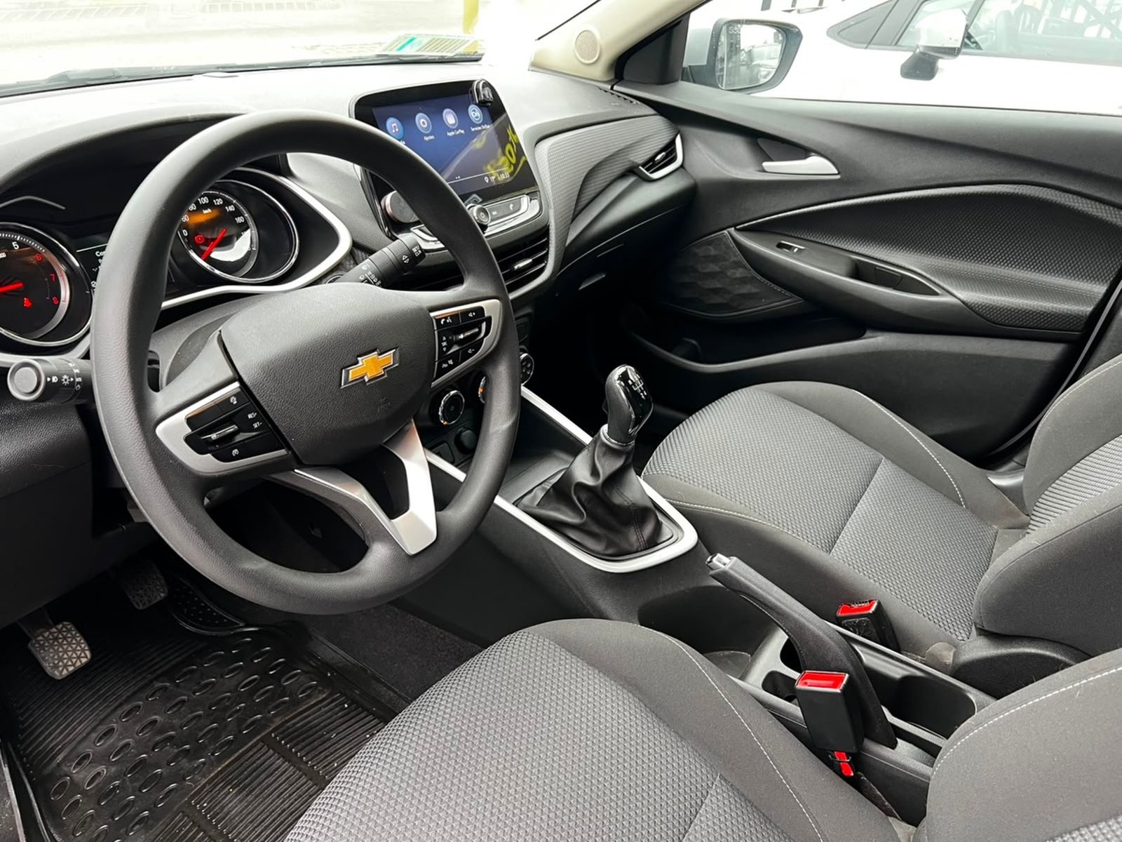 Chevrolet ÓNIX 2023 - Imagen 8 de 10