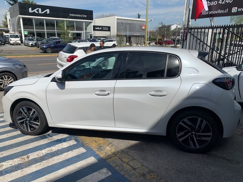 Peugeot 208 2021 - Imagen 3 de 9