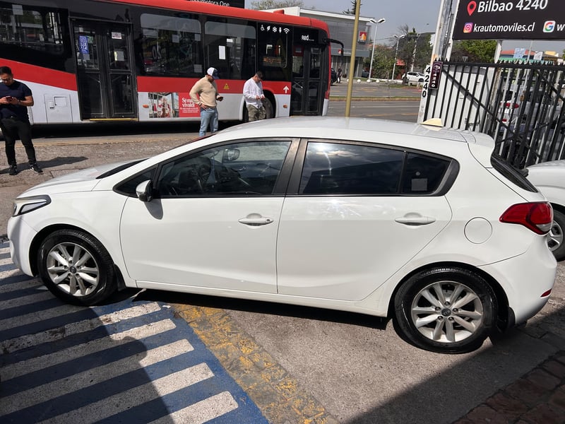 Kia CERATO 2019 - Imagen 3 de 8