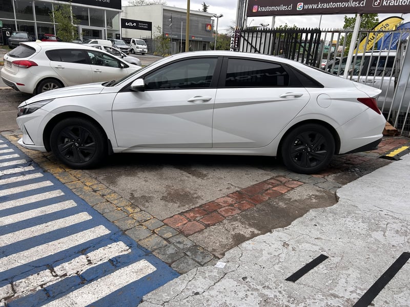 Hyundai ELANTRA 2022 - Imagen 3 de 10