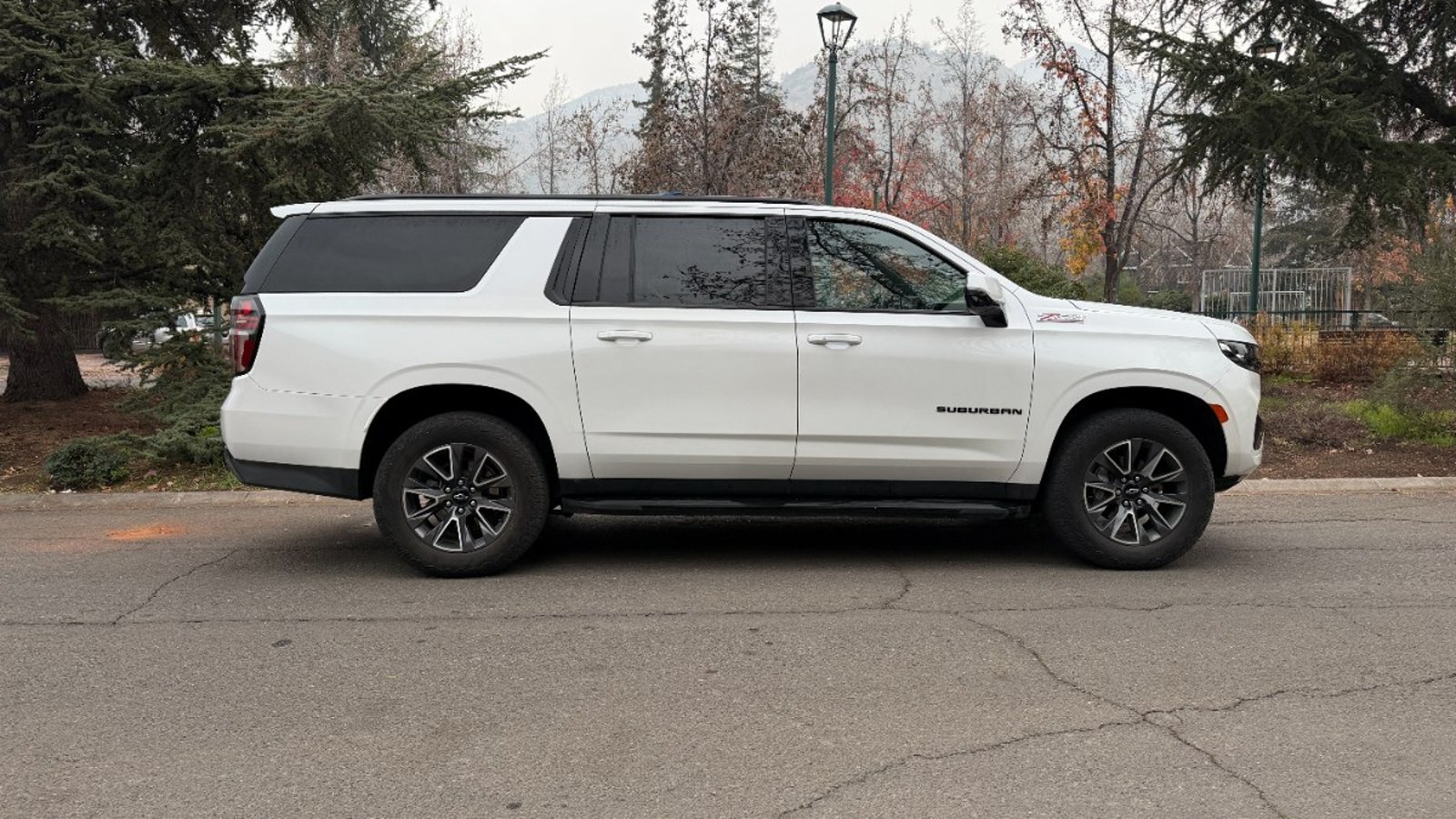 Chevrolet SUBURBAN 5.3 Z71 4WD 2025 - Imagen 3 de 10