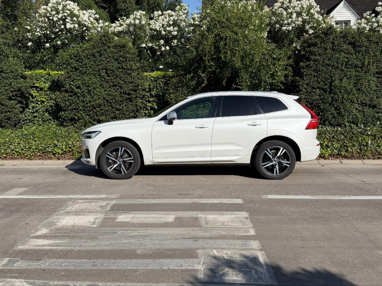 Volvo XC60 T6 R - DESIGN 4WD 2019 - Foto 2 de 8