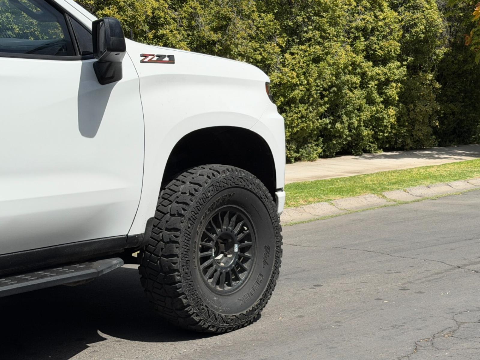 Chevrolet SILVERADO 5.3 Trailboss Z71 DC 2020 - Foto 2 de 10