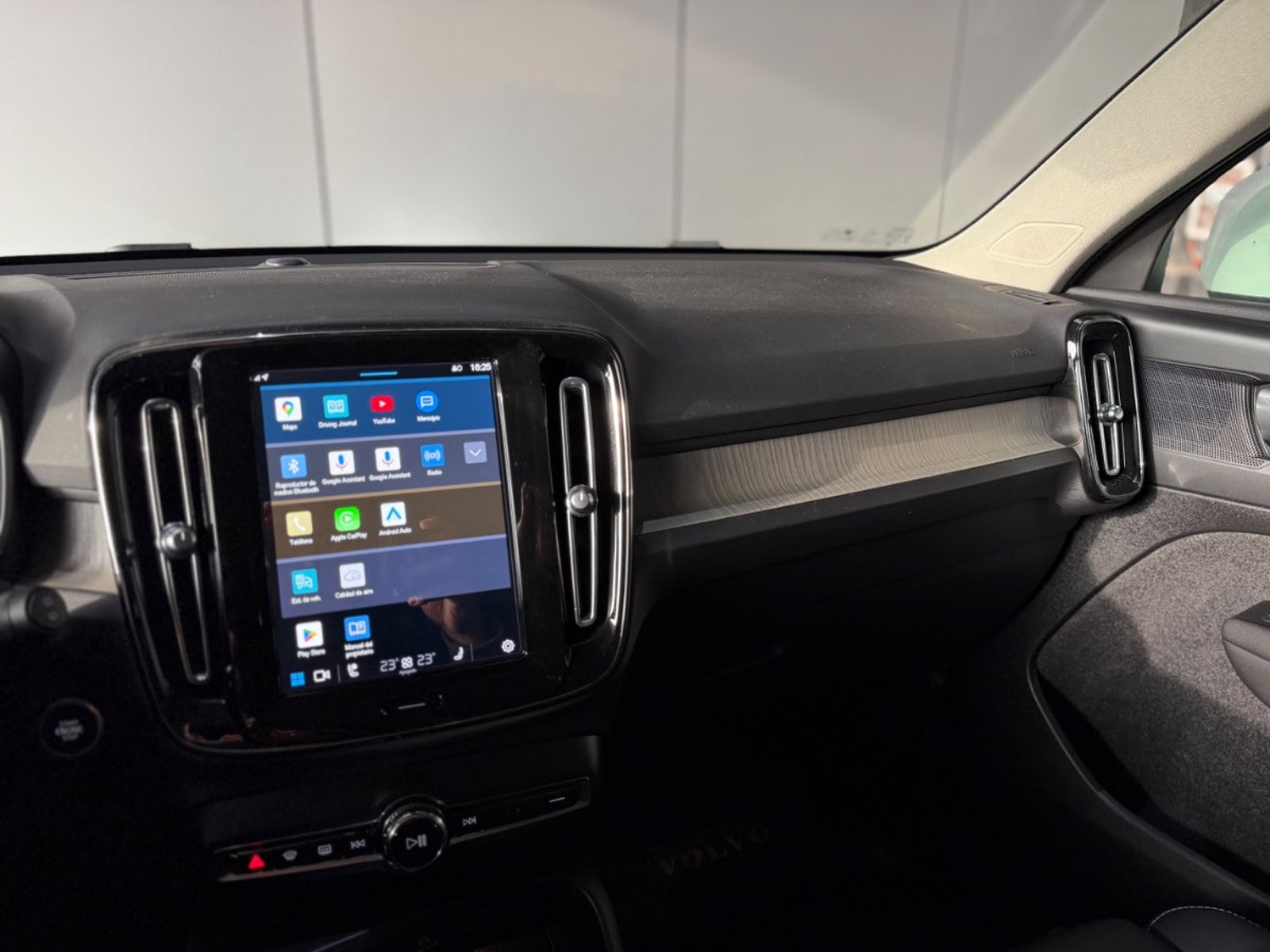 Volvo XC40 2023 - Imagen 11 de 18