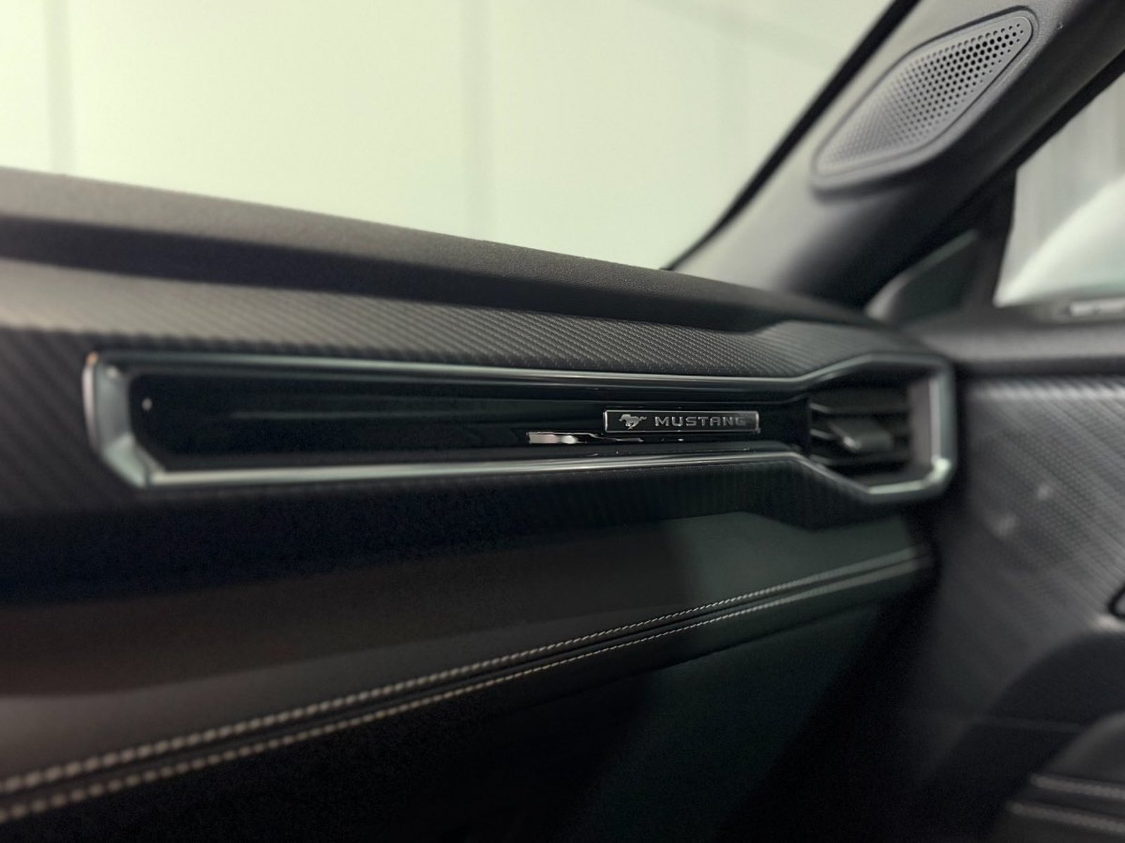 Ford MUSTANG 5.0 GT PREMIUM 4X2 COUPE AT 2P 2024 - Imagen 16 de 19