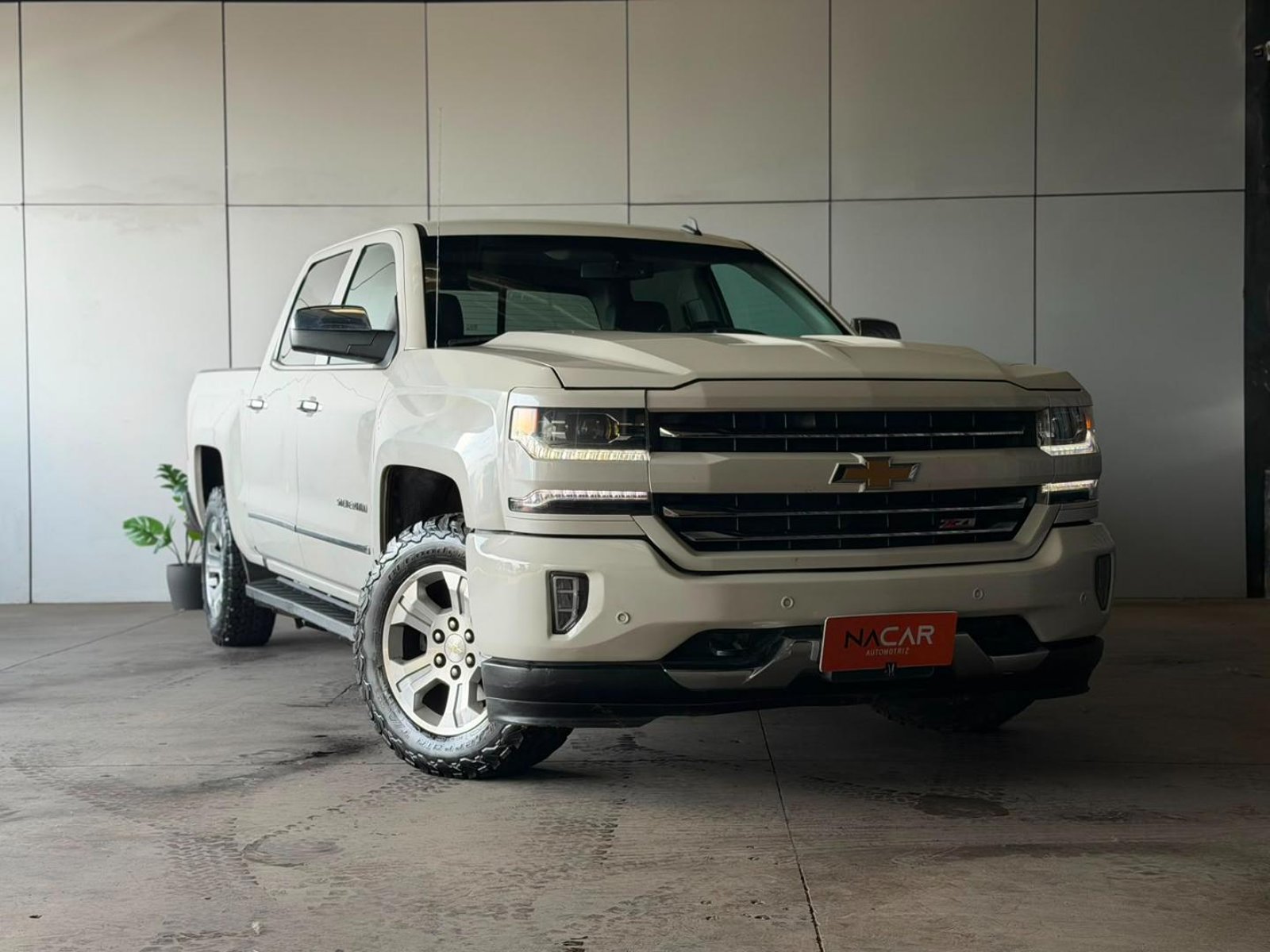Chevrolet SILVERADO 2018 - Foto 3 de 15