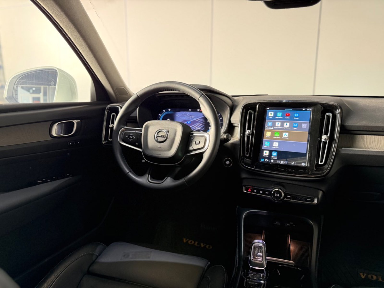 Volvo XC40 2023 - Imagen 13 de 18