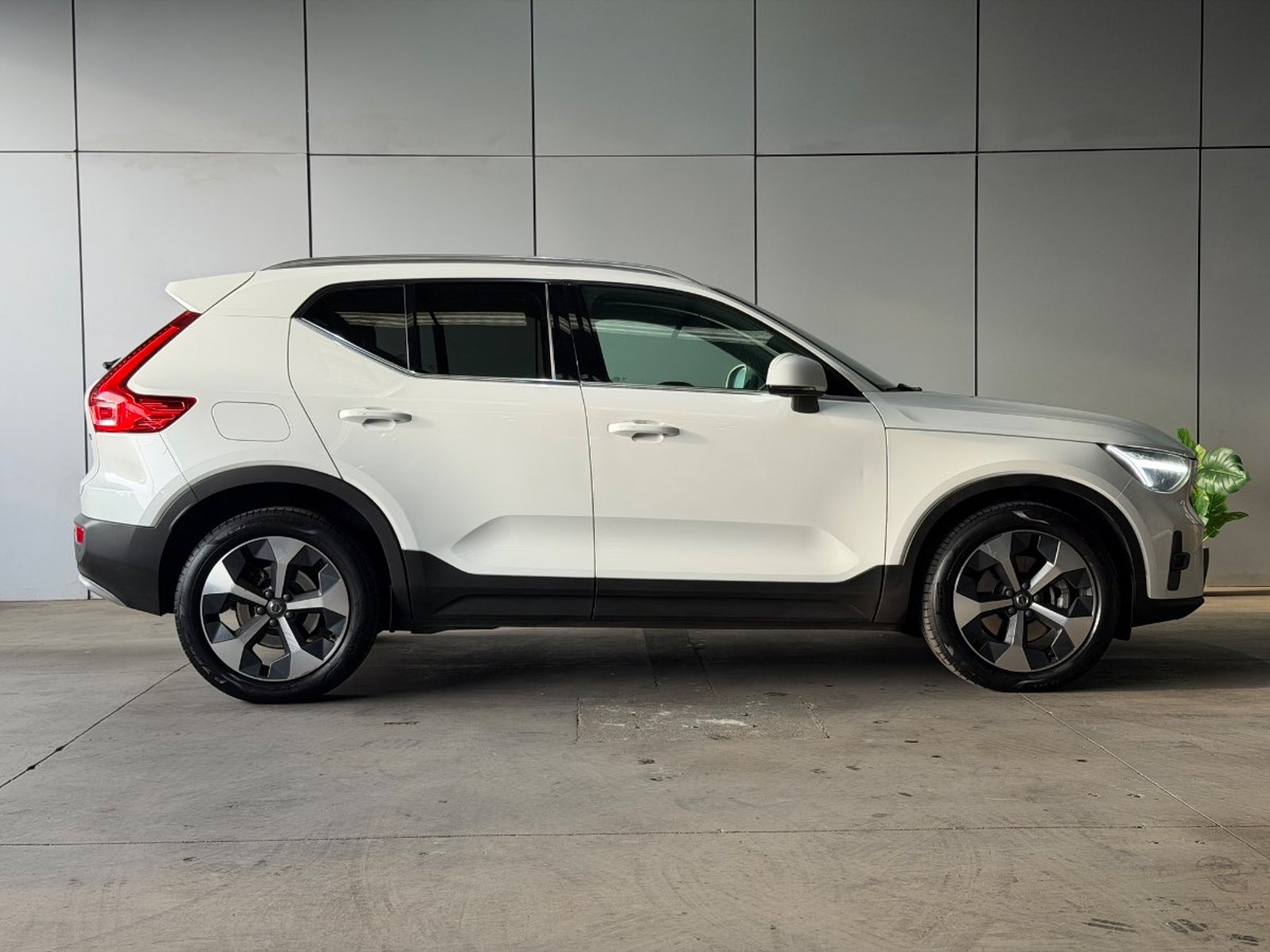 Volvo XC40 2023 - Foto 4 de 18