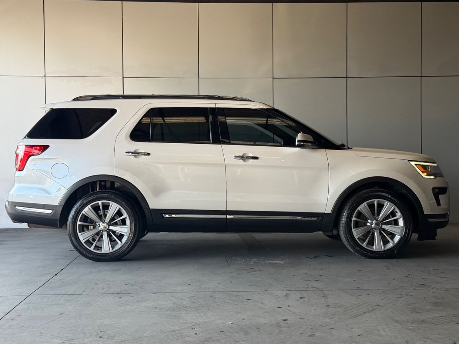 FORD EXPLORER Limited EcoBoost 2.3 2018 - Foto 4 de 20