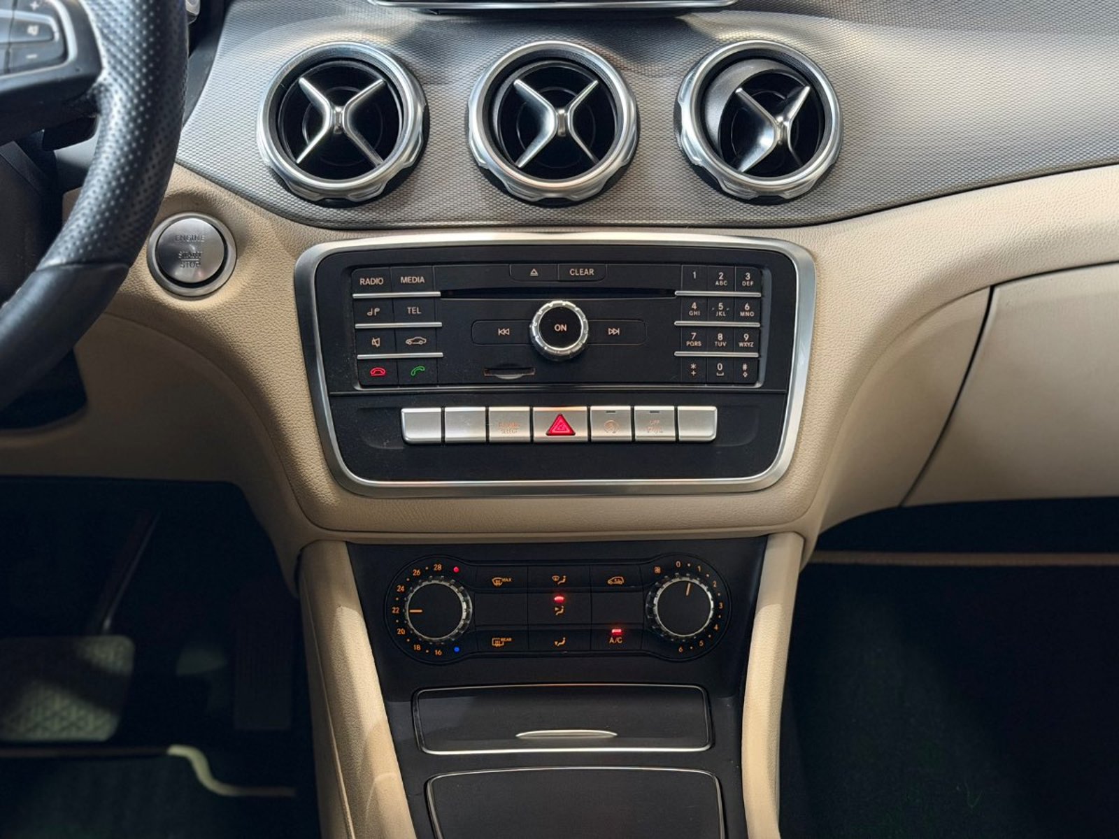 Mercedes-Benz GLA 200 2019 - Imagen 14 de 16